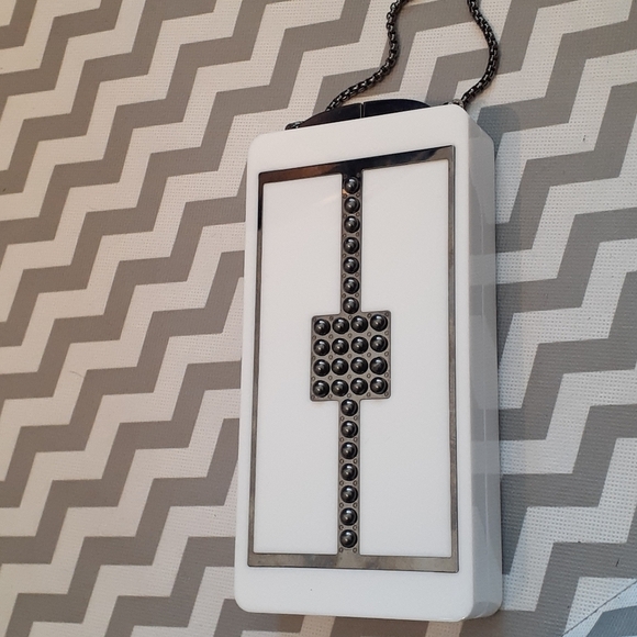 New Thale Blanc Victoria Vertical Pearl Purse - Picture 5 of 15